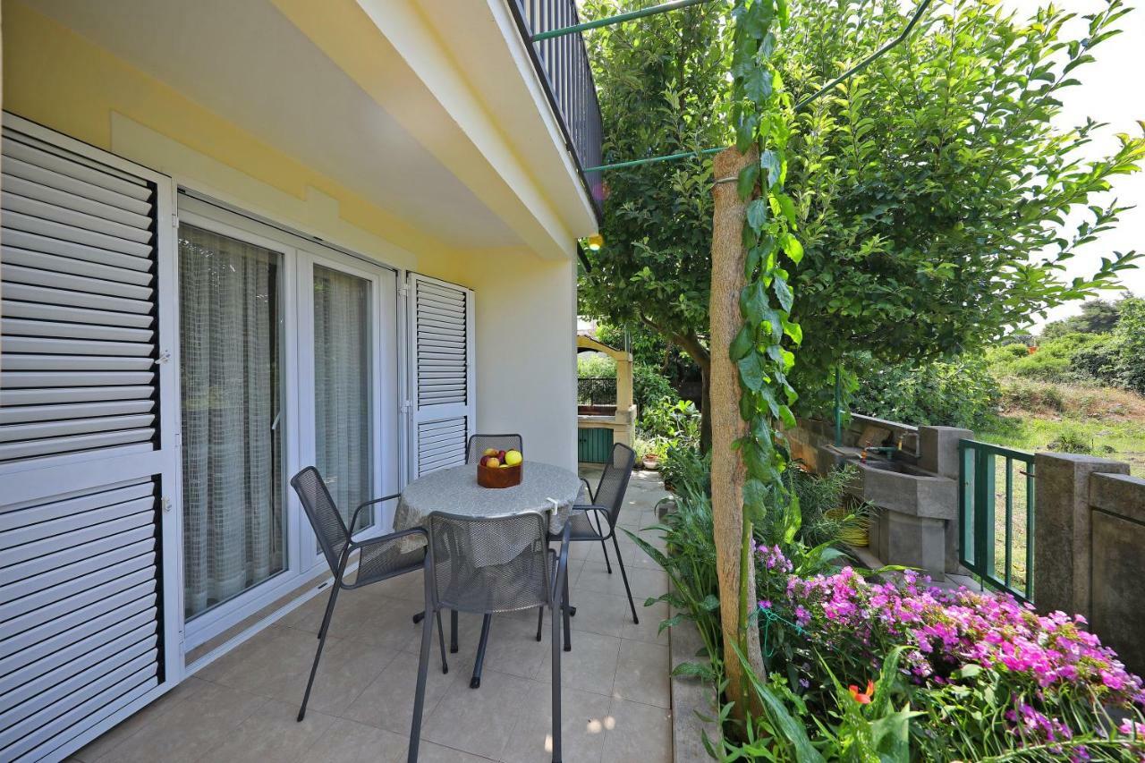 Girica Apartament *